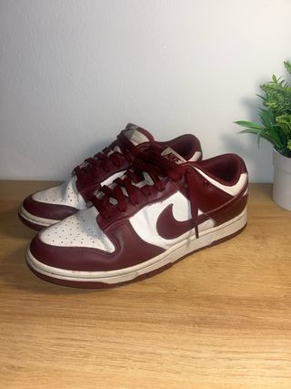 Nike Dunk Low Granate y Blanco