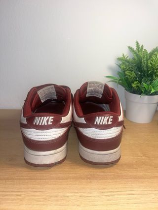 Nike Dunk Low Granate y Blanco