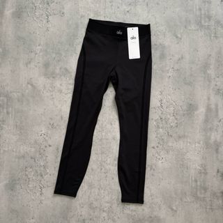 Conjunto Alo Yoga Leggings y Sujetador Negro