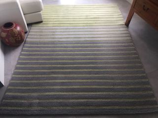 Alfombra de lana gris y verde
