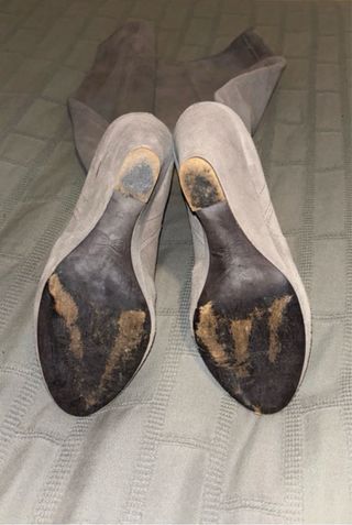 Botas altas de piel grises