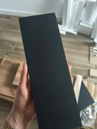 Aparador madera y negro sin montar