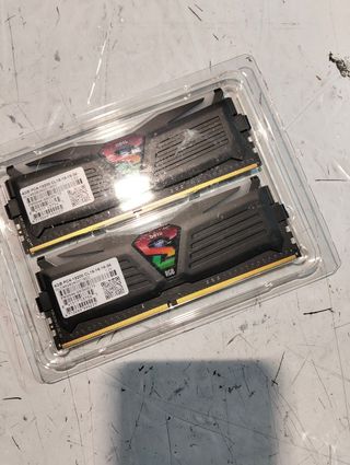 GeIL Super Luce RGB 8GB (2x4GB) DDR4 2400MHz CL16 Memoria RAM