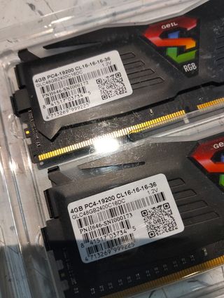 GeIL Super Luce RGB 8GB (2x4GB) DDR4 2400MHz CL16 Memoria RAM