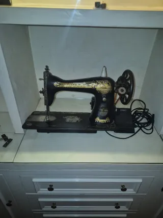 Máquina de coser Singer antigua