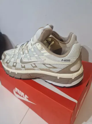 Nike P-6000 Beige/Blanco.