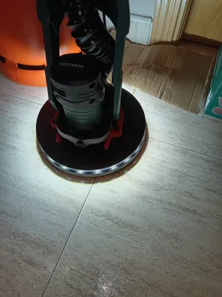 Lijadora Paredes y Techos Parkside + Accesorios