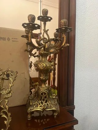 Candelabros Bronce con Reloj y Marcos