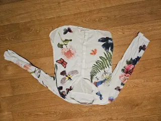 Camisa estampada flores y pájaros