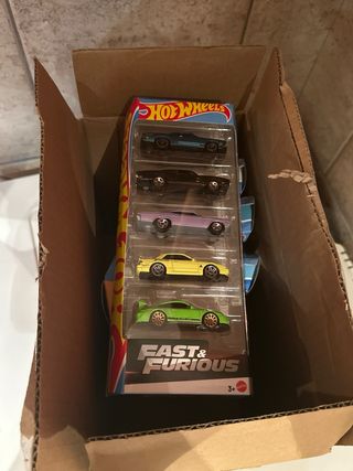 Hot Wheels 12 pacchi da 5 macchine scatola chiusa