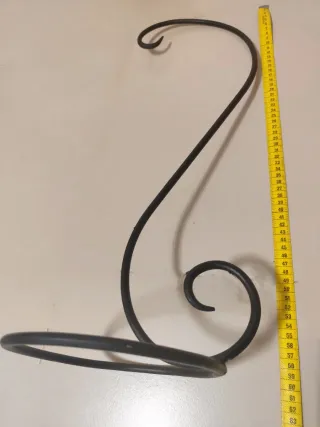 Lanterna decorativa em metal com suporte