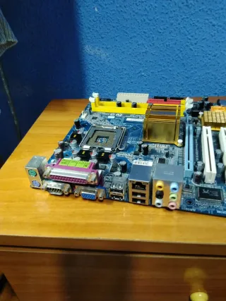 Placa Base Gigabyte GA-945GCMX-S2