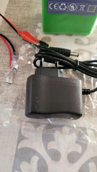 Bateria litio 12v 8 Amperios nueva con cargador