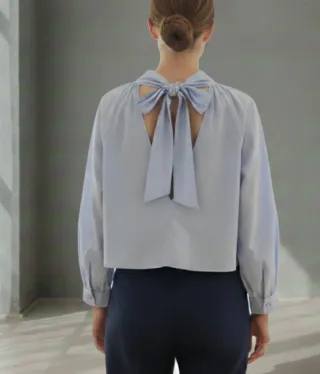 Blusa de Zara azul cielo cuello perkins romántica