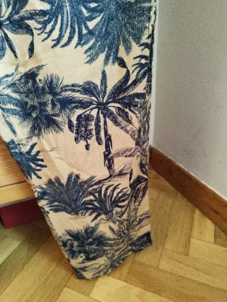 Pantalón estampado palmeras Violeta by Mango