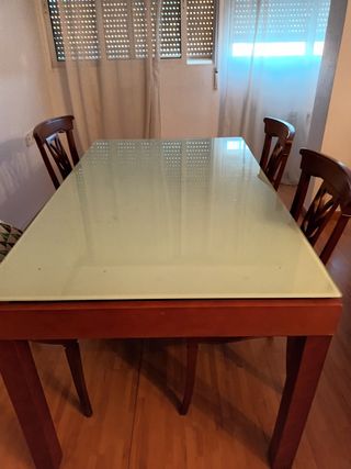Mesa comedor y 4 sillas