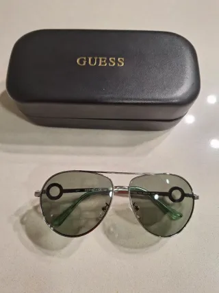Gafas de sol Guess plateadas