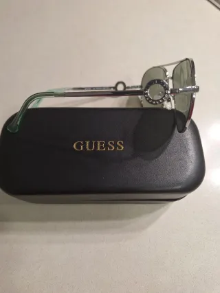 Gafas de sol Guess plateadas