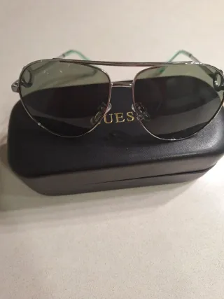 Gafas de sol Guess plateadas
