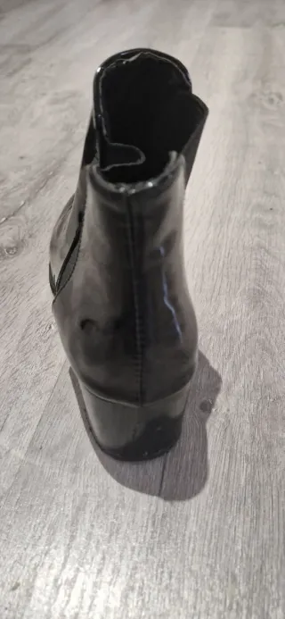 Botines negros charol