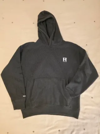 Sudadera gris con logo