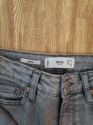 Pantalón vaquero gris Mango Talla 34