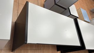 Tavolo da ufficio nero e grigio