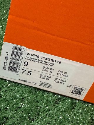 Nike Vomero 18 Beige/Rojo