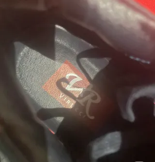 Botines de hombre , cordones y cremallera.