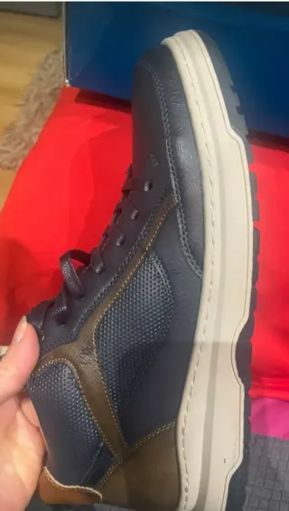 Botines de hombre , cordones y cremallera.