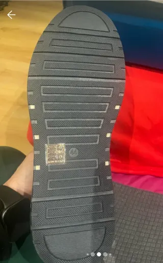 Botines de hombre , cordones y cremallera.