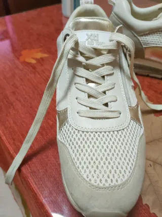 Deportivas XTI Beige y Doradas