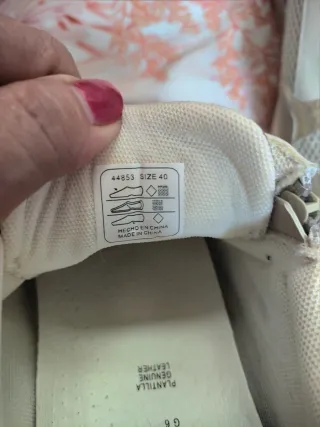 Deportivas XTI Beige y Doradas