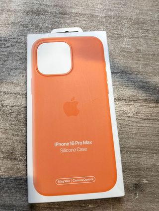 Apple Funda de silicona con MagSafe para el iPhone 16 Pro Max - Mandarina