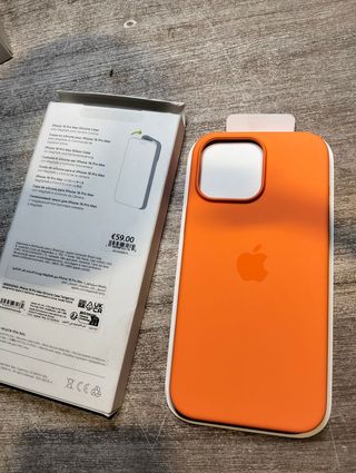 Apple Funda de silicona con MagSafe para el iPhone 16 Pro Max - Mandarina