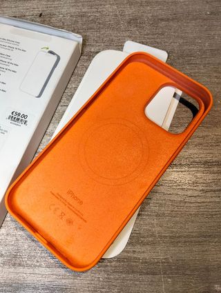 Apple Funda de silicona con MagSafe para el iPhone 16 Pro Max - Mandarina