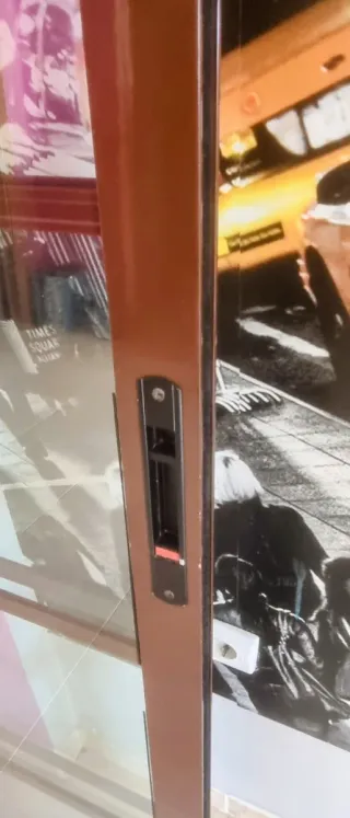 Ventana corredera con persiana