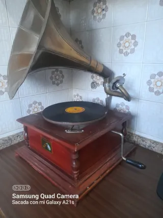 Gramofono Antiguo con Trompeta