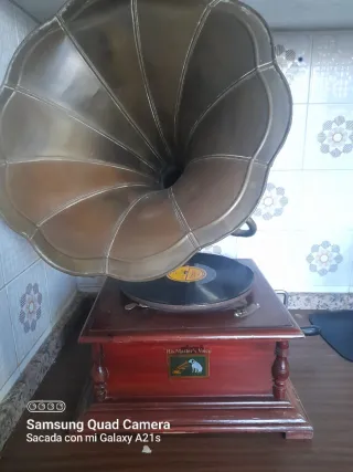 Gramofono Antiguo con Trompeta