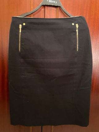 Falda negra Cortefiel con cremalleras