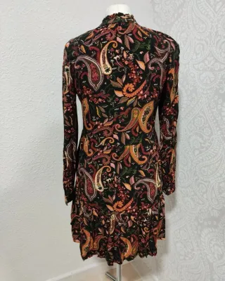 Vestido corto boho Stradivarius  Estampado Paisley