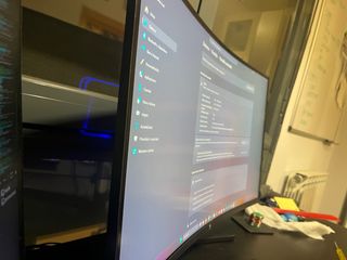 Monitor Curvo Nero V2