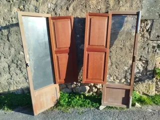 Vidrieras con portelló de madera