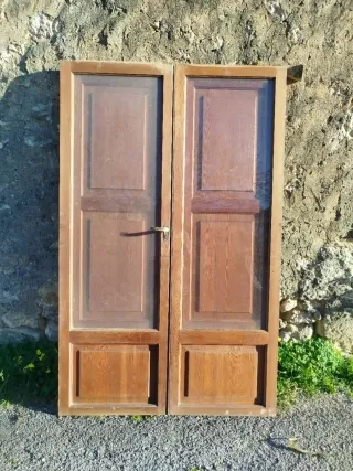 Vidrieras con portelló de madera