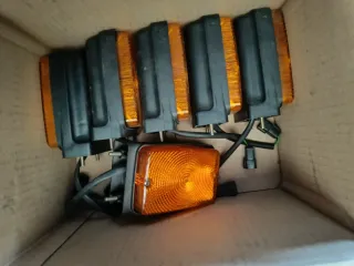 Pilotos naranjas camión laterales y frontales