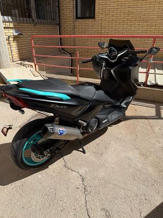 Yamaha TMAX 530 DX Maxi Scooter