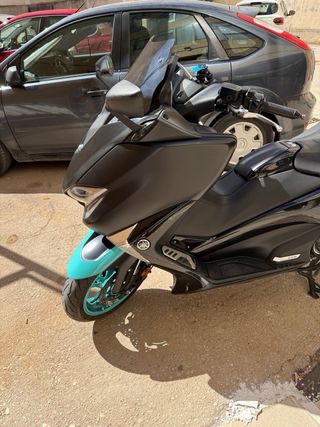 Yamaha TMAX 530 DX Maxi Scooter