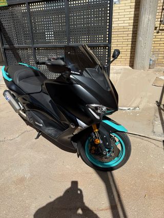 Yamaha TMAX 530 DX Maxi Scooter