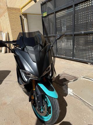 Yamaha TMAX 530 DX Maxi Scooter