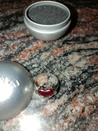 Anillo Kuurth Corazón Rojo y Plata